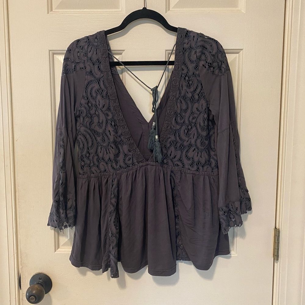 V Neck Lace Top Size Small - Picture 4 of 4